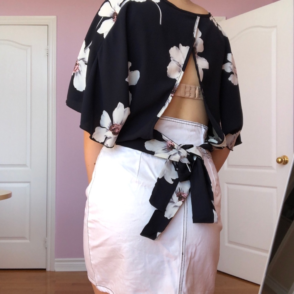 Floral Open-Back Blouse Top - Picture 2 of 6